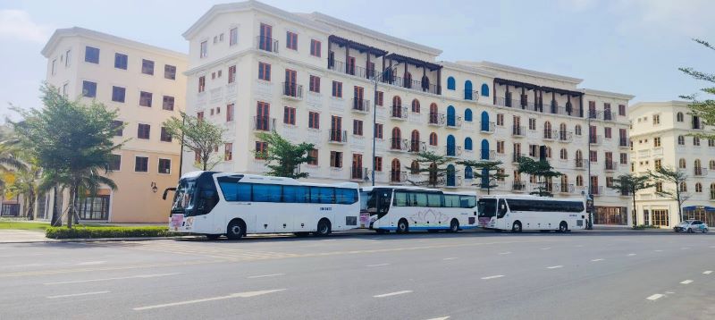 Cách chọn xe du lịch đoàn 15 người vừa tiện nghi vừa tiết kiệm chi phí