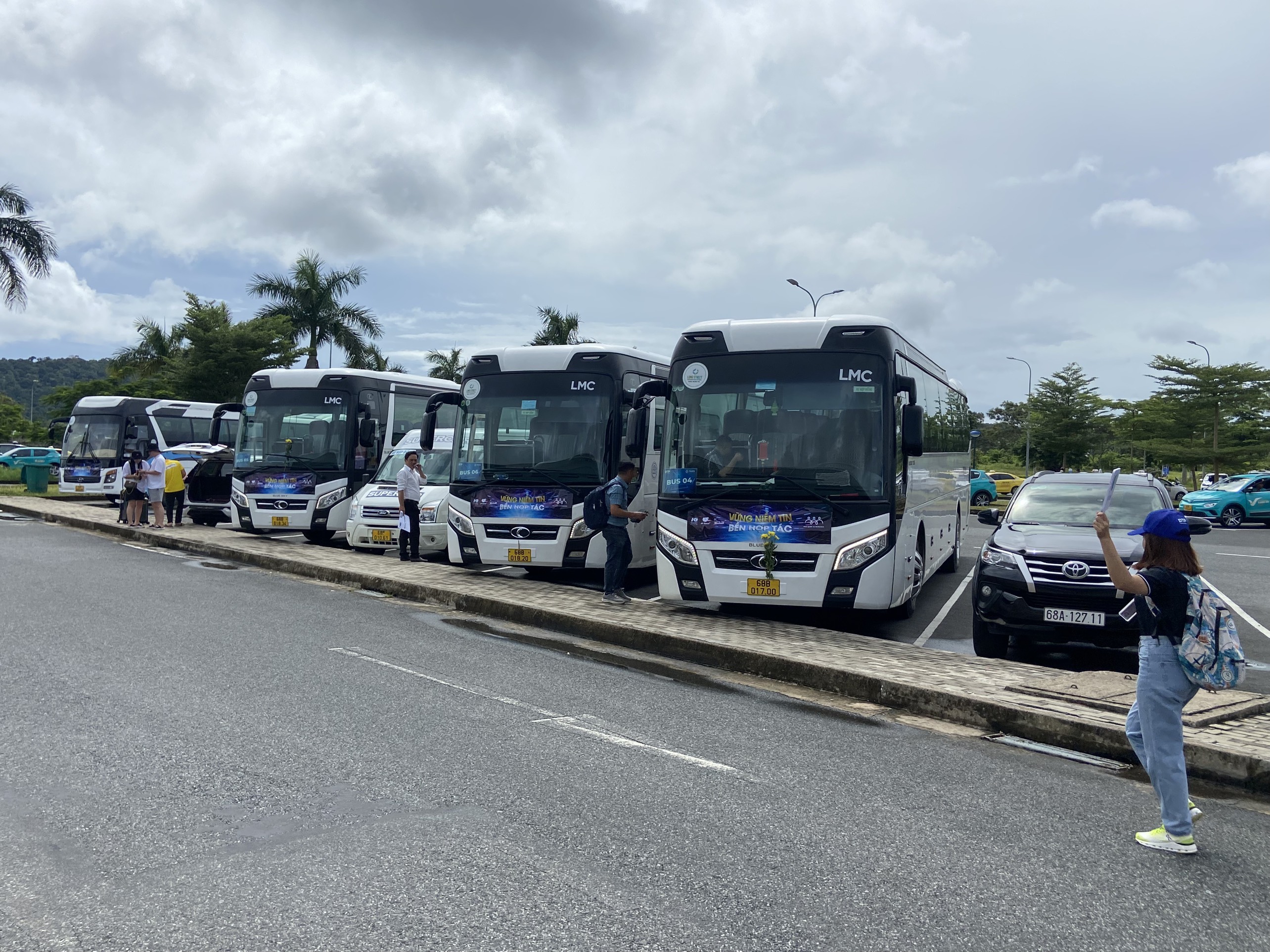 Giá thuê xe du lịch tại Phú Quốc 2026 cập nhật mới nhất tại Long Street Tourist