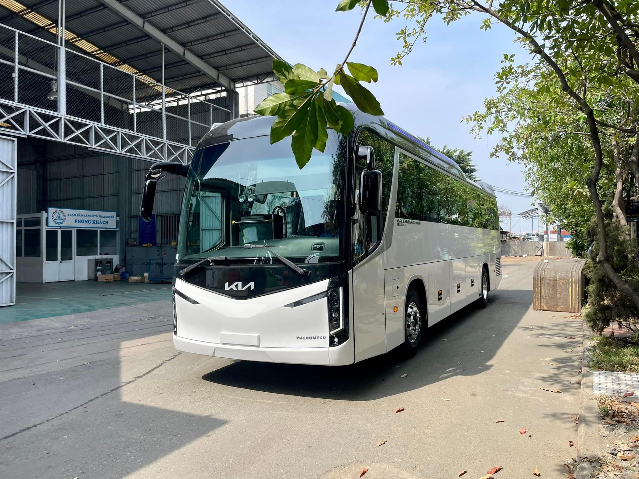 Thuê xe du lịch 45 chỗ Phú Quốc giá tốt, xác nhận nhanh - Long Street Tourist