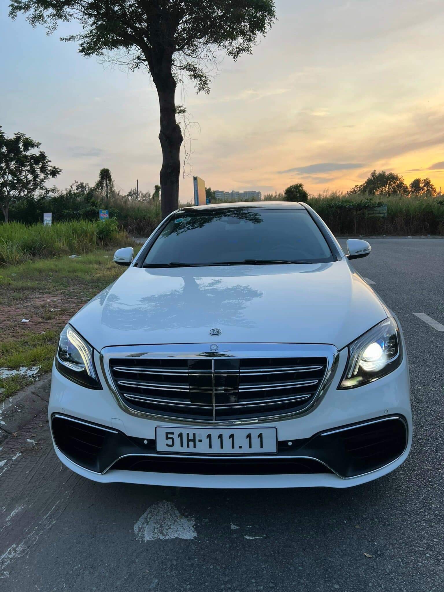 Dịch vụ cho thuê xe 4,7 chỗ VIP